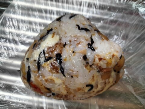 味付き ひじき入り大豆 チーズ 鰹節のおにぎり